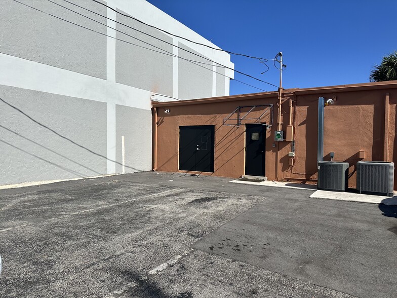 4614 Hollywood Blvd, Hollywood, FL for lease - Building Photo - Image 2 of 5