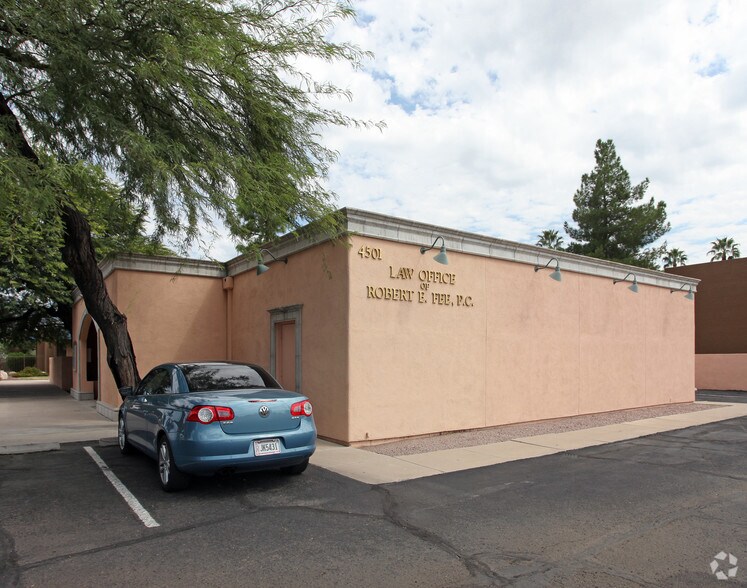 4501 E Grant Rd, Tucson, AZ à louer - Photo du bâtiment - Image 2 de 4