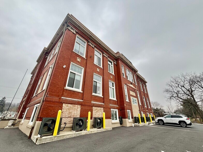 216 Penn St, Bath, PA à vendre - Photo du bâtiment - Image 3 de 7