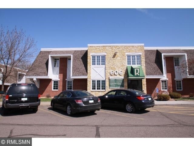 606 Roosevelt Rd, Saint Cloud, MN à louer - Photo du bâtiment - Image 3 de 8