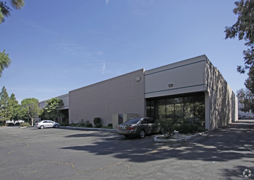 27778 Avenue Hopkins, Valencia, CA for lease - Primary Photo - Image 1 of 2