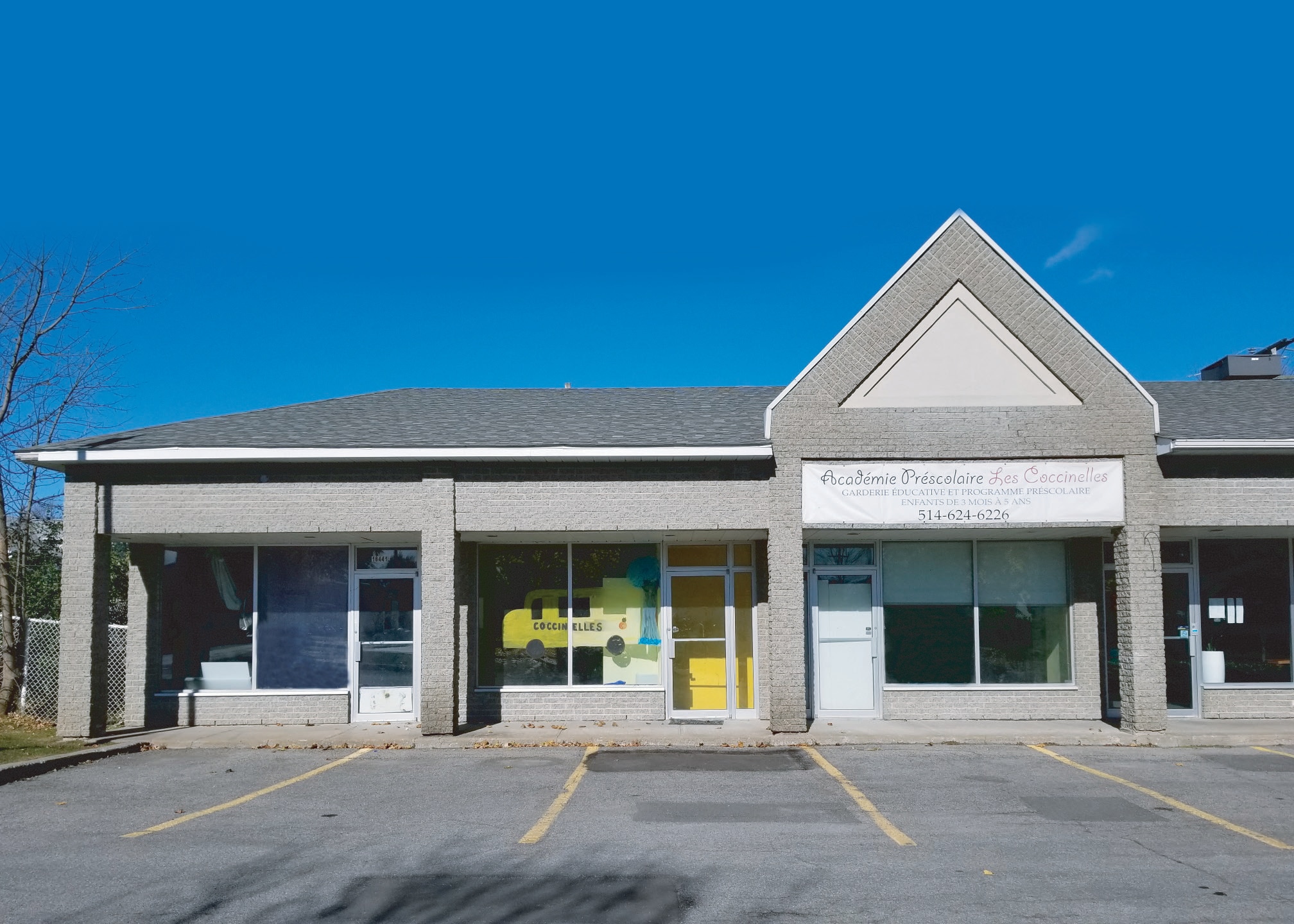 18401 Rue Antoine-Faucon, Pierrefonds, QC for lease Primary Photo- Image 1 of 3