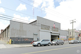 Plus de détails pour 51-18 Grand Ave, Maspeth, NY - Industriel à louer