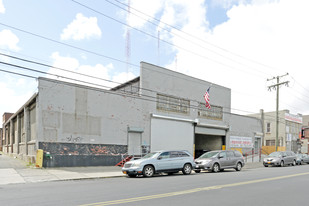 51-18 Grand Ave, Maspeth NY - Entrepôt