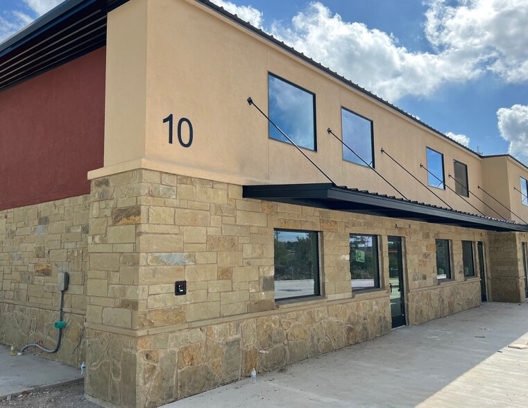 720 S Bell Blvd, Cedar Park, TX à louer - Photo du bâtiment - Image 1 de 7