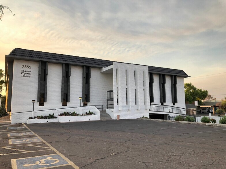 7555 E Osborn Rd, Scottsdale, AZ à louer - Photo du bâtiment - Image 3 de 7