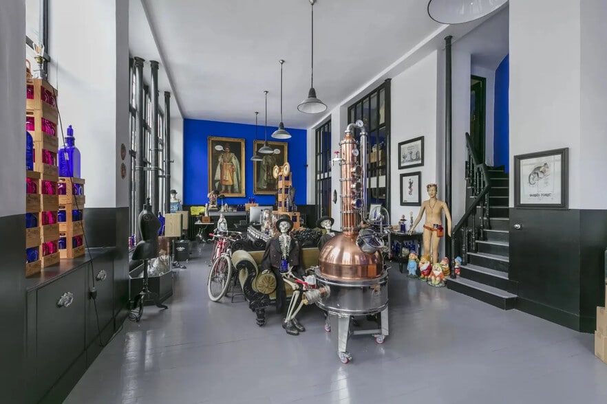 Multifamily in Paris for sale - Building Photo - Image 2 of 9