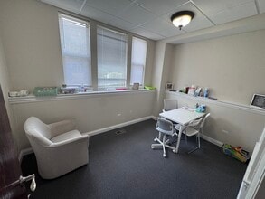 409 Illinois Ave, St Charles, IL for lease Interior Photo- Image 2 of 7