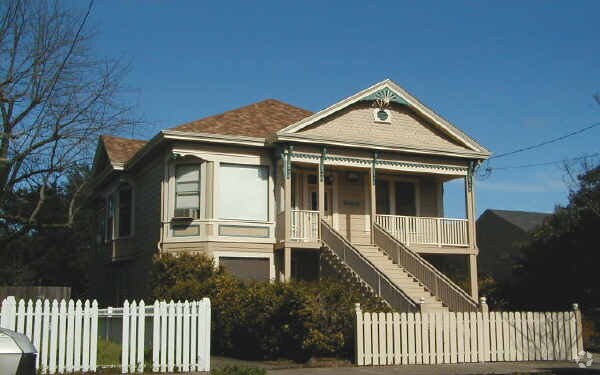 621 Cherry St, Santa Rosa, CA à louer Photo principale- Image 1 de 3