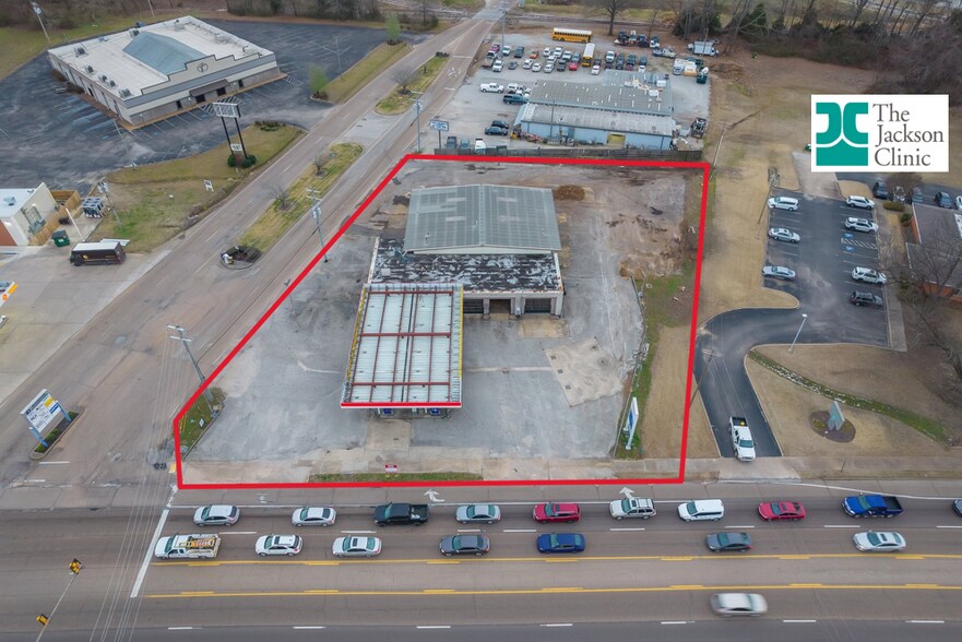 1911 S Highland Ave, Jackson, TN à louer - Photo du bâtiment - Image 2 de 24