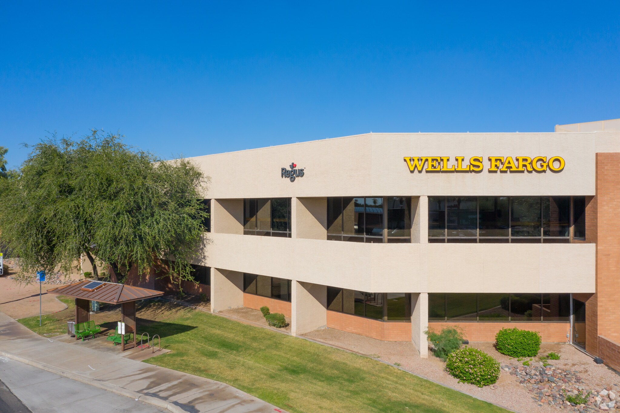 64 E Broadway Rd, Tempe, AZ à louer Photo du bâtiment- Image 1 de 16