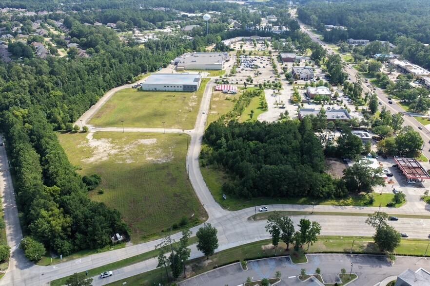Ochsner Blvd, Covington, LA à louer - Photo du bâtiment - Image 2 de 7