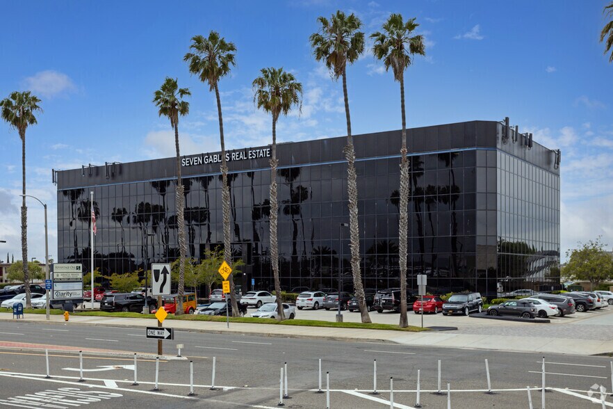 19671 Beach Blvd, Huntington Beach, CA à louer - Photo du bâtiment - Image 3 de 8