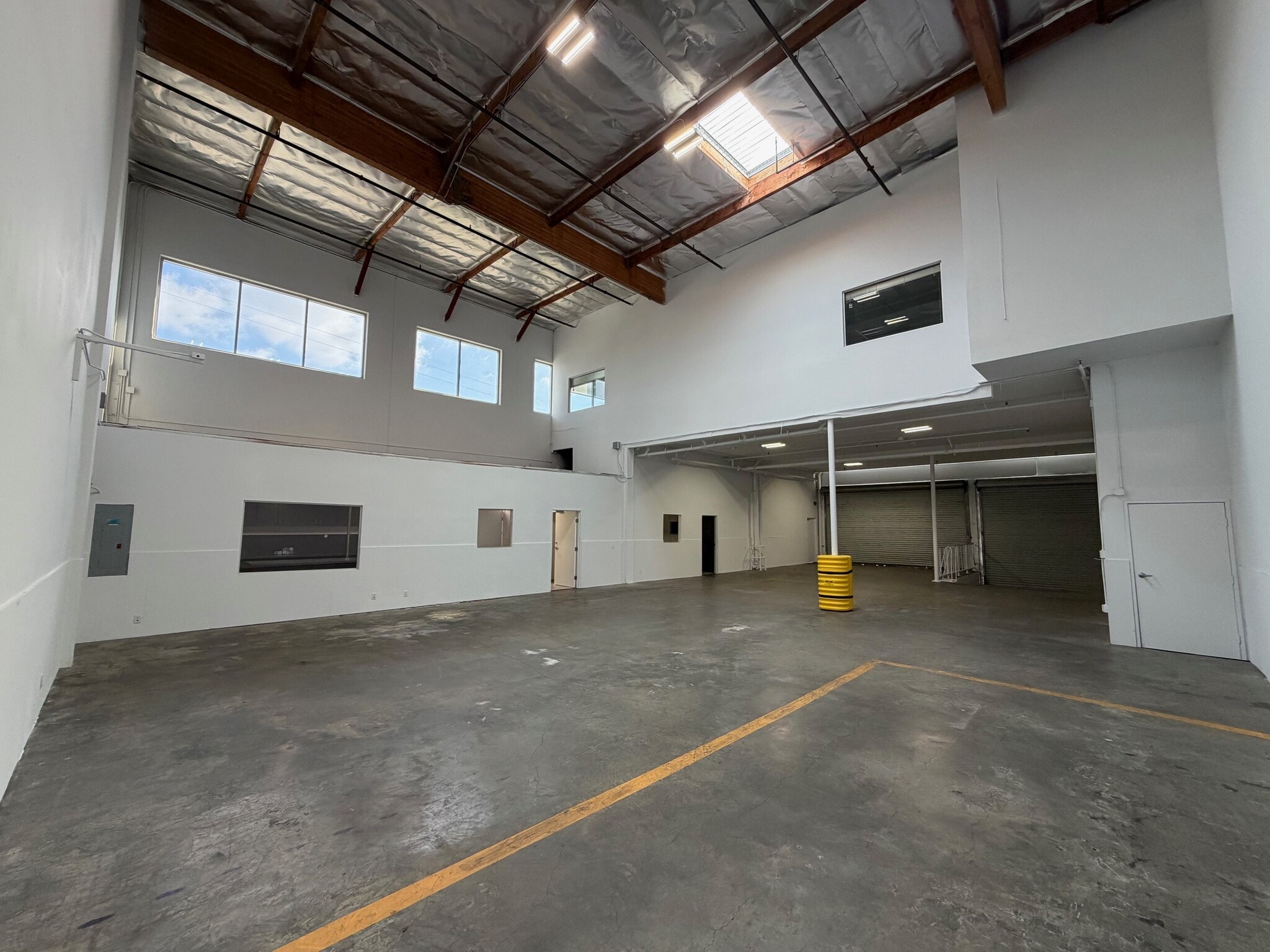 8701 Bellanca Ave, Los Angeles, CA à louer Photo intérieure- Image 1 de 4