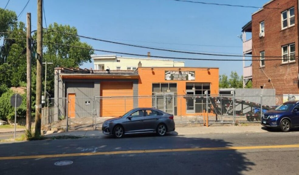 356 Baldwin St, Waterbury, CT à vendre - Photo du bâtiment - Image 2 de 7