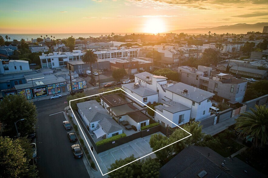 718-720 Hampton Dr, Venice, CA à vendre - Photo du bâtiment - Image 1 de 27