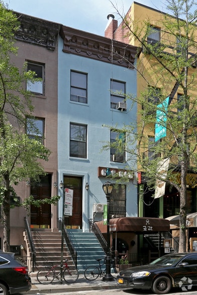 364 W 46th St, New York, NY for sale - Building Photo - Image 2 of 4