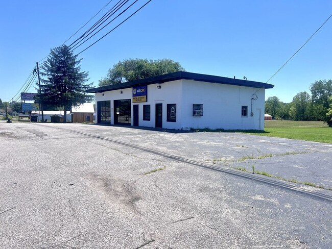 More details for 751 Jackson Pike, Gallipolis, OH - Retail for Sale