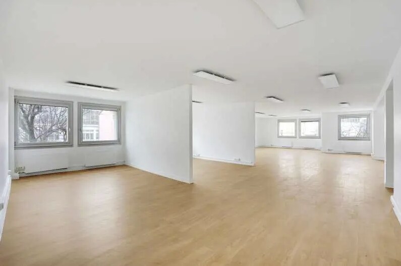 Office in Malakoff for lease Interior Photo- Image 1 of 8