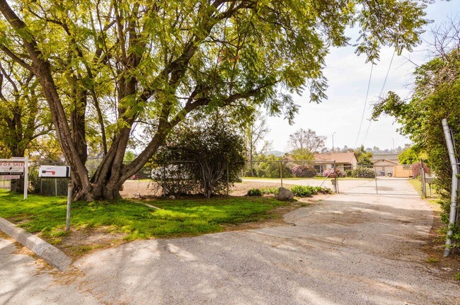 Plus de détails pour 10404 Foothill Blvd, Sylmar, CA - Terrain à vendre
