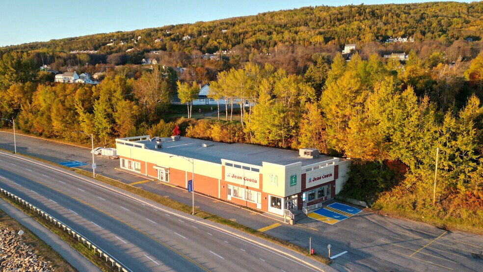 153-375 Boul De Comporté, La Malbaie, QC à louer - Photo du bâtiment - Image 3 de 4