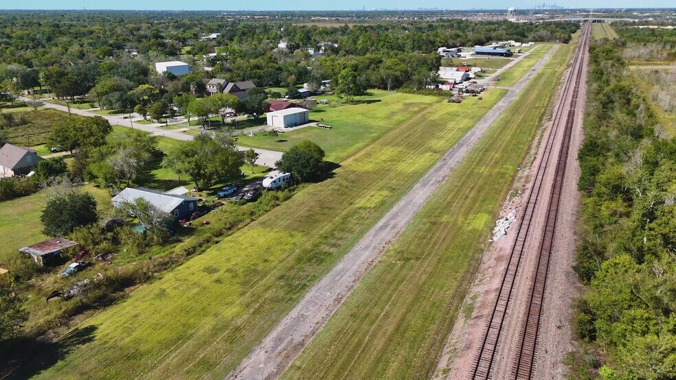 7911 James St, Pearland, TX à vendre - Vidéo sur l’inscription commerciale - Image 2 de 5