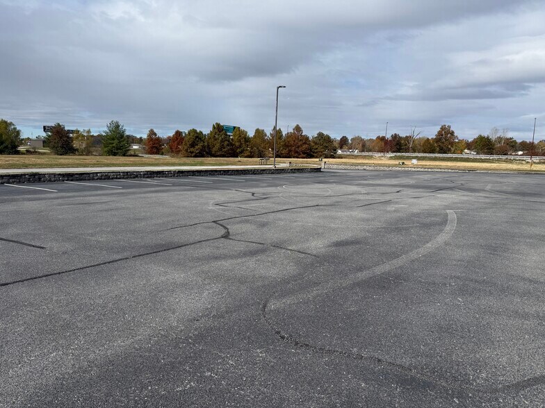 1615 Landing Dr, Carterville, IL à vendre - Photo du bâtiment - Image 3 de 3