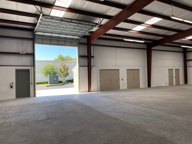 More details for 8950 66th Ct N, Pinellas Park, FL - Industrial for Lease