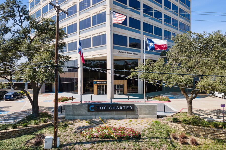 16415 Addison Rd, Addison, TX à louer - Photo du bâtiment - Image 3 de 20