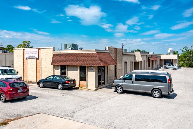 Plus de détails pour 10646 Gulfdale St, San Antonio, TX - Local d'activités à louer