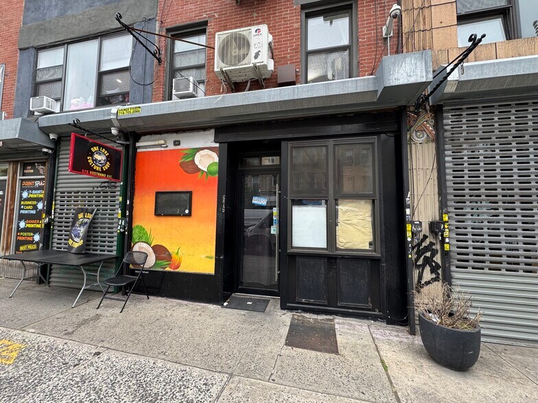 676 Nostrand Ave, Brooklyn, NY à louer - Photo du bâtiment - Image 2 de 4