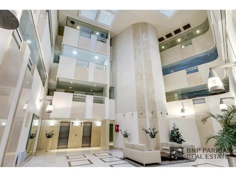 2 Rue Joseph Monier, Rueil-Malmaison à louer - Hall d’entrée - Image 2 de 10