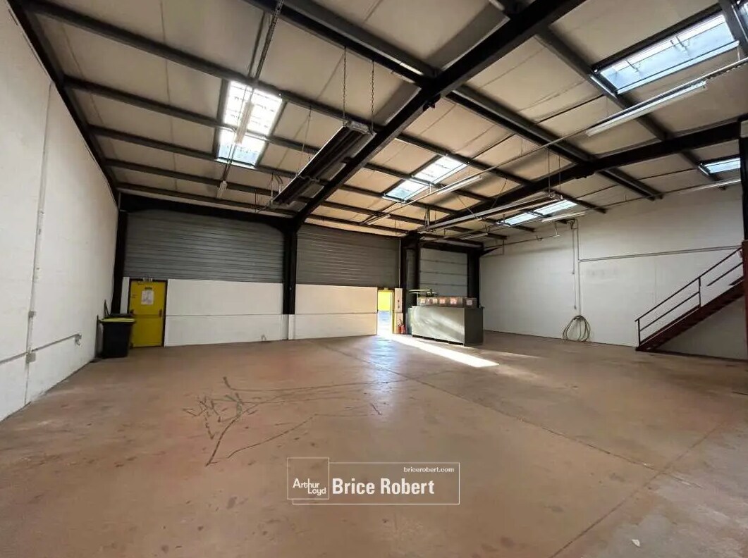 1 Rue De La Perlerie, Vaulx-en-Velin for lease Interior Photo- Image 1 of 3