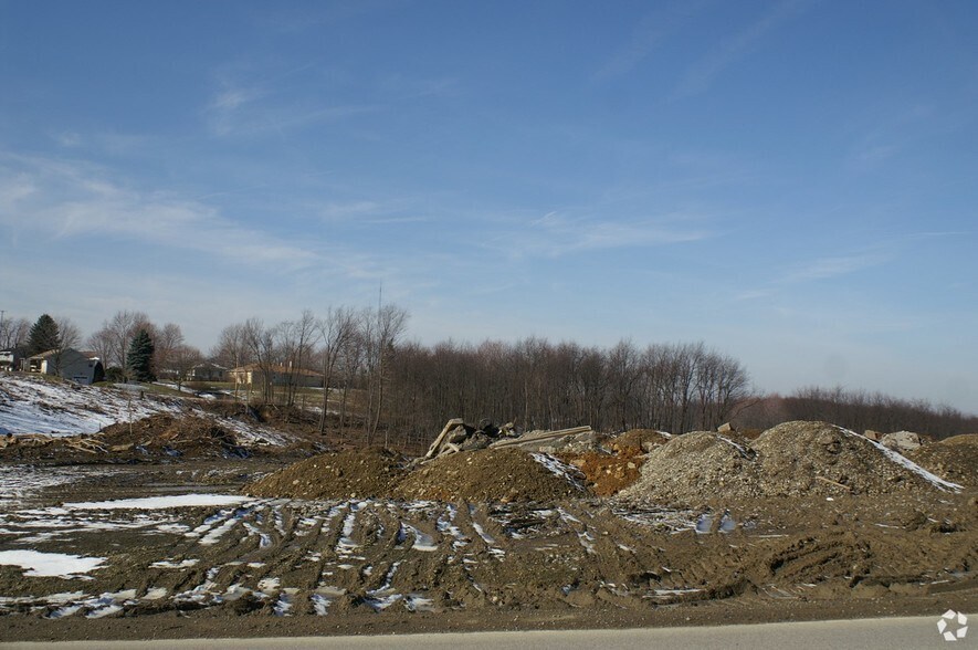 McGuffey Dr, East Liverpool, OH à louer - Photo principale - Image 1 de 10