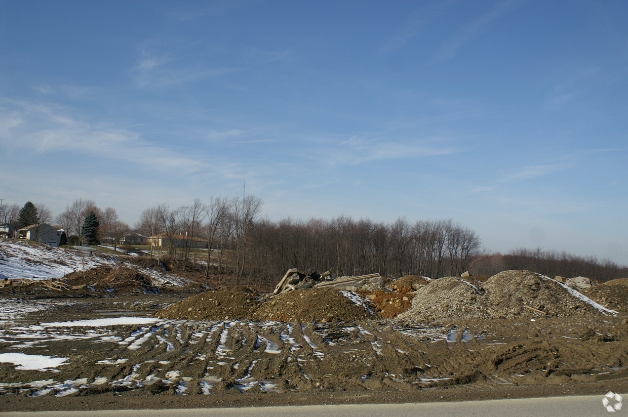 McGuffey Dr, East Liverpool, OH for sale Primary Photo- Image 1 of 7