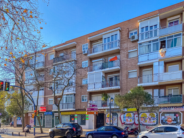 Avenida Doctor Mendiguchía Carric, 25, Leganés, Madrid à vendre - Photo du bâtiment - Image 2 de 2