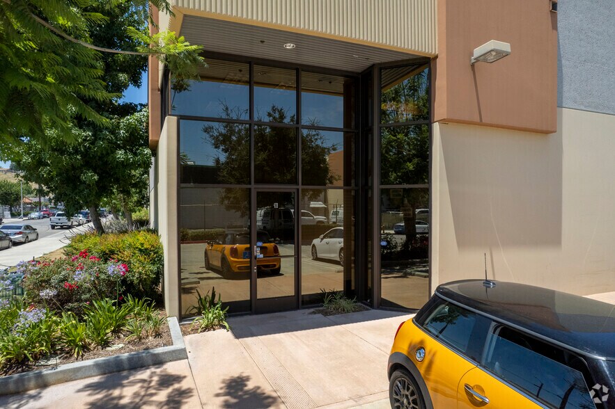 9027 Canoga Ave, Canoga Park, CA à louer - Photo du bâtiment - Image 3 de 15