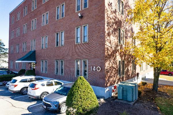 Braintree Office Park portefeuille de 2 propriétés à vendre sur LoopNet.ca - Photo du bâtiment - Image 3 de 38