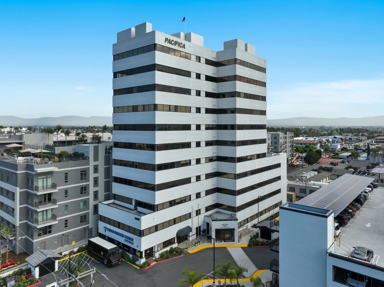 18800 Delaware St, Huntington Beach, CA à vendre - Photo du bâtiment - Image 3 de 37