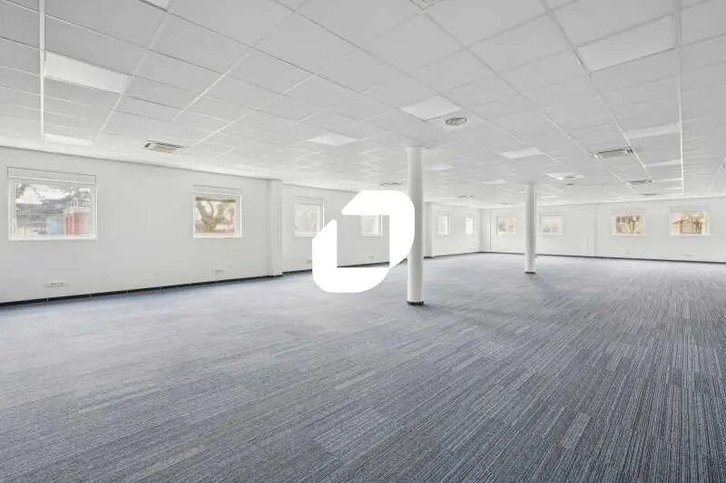 Office in Villeneuve-la-Garenne for lease - Interior Photo - Image 3 of 8