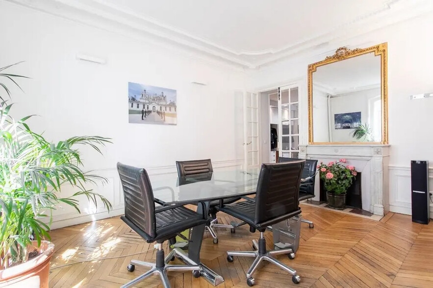 Office in Paris for lease - Interior Photo - Image 2 of 9