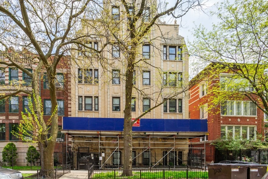 6811 S Paxton Ave, Chicago, IL à vendre - Photo du bâtiment - Image 2 de 18