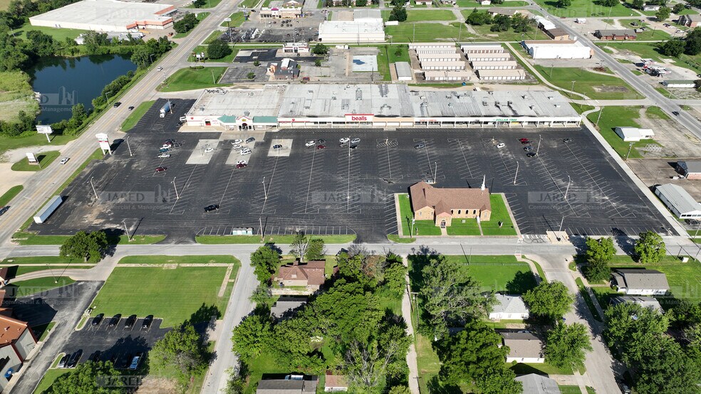 100 Hall St, Coffeyville, KS à louer - Photo du bâtiment - Image 2 de 29