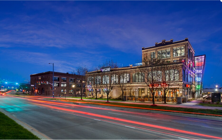 300 W Martin Luther King Jr Pkwy, Des Moines, IA à louer - Photo du bâtiment - Image 3 de 10