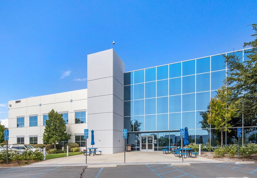 29011 Commerce Center Dr, Valencia, CA à louer - Photo du bâtiment - Image 2 de 6