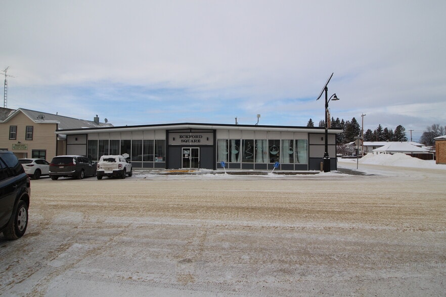 5016 50th St, Eckville, AB for sale - Primary Photo - Image 1 of 7