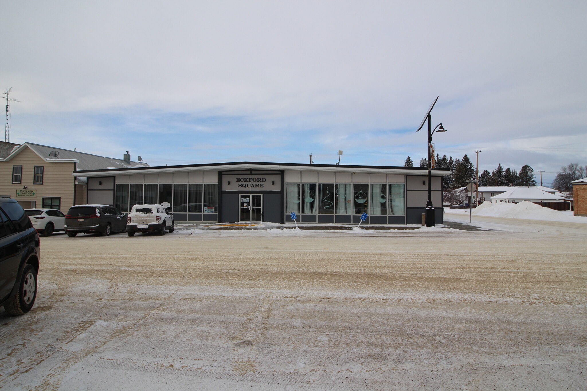 5016 50th St, Eckville, AB for sale Primary Photo- Image 1 of 8