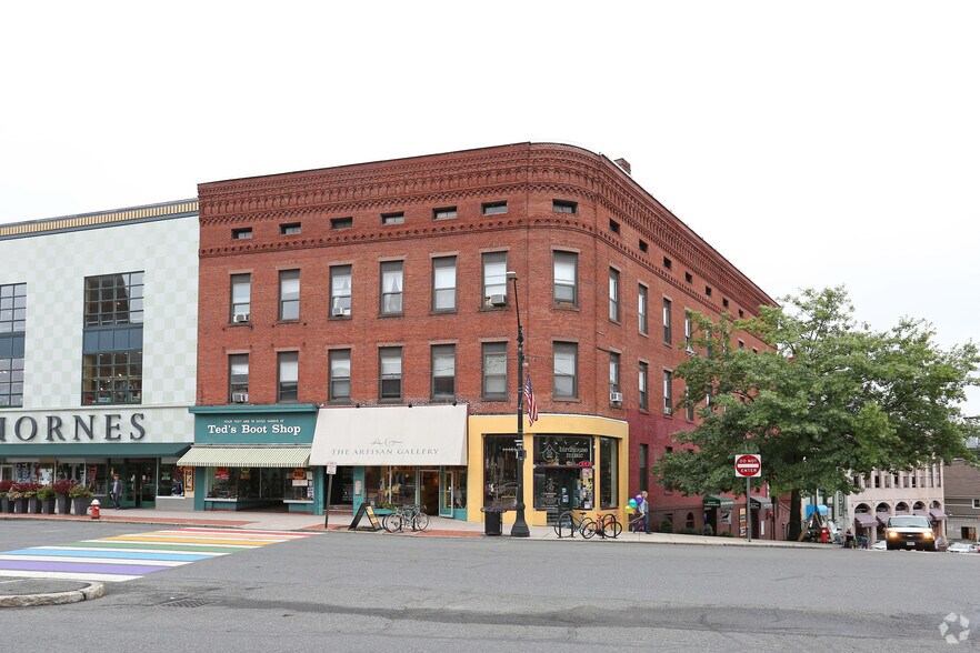 158-164 Main St, Northampton, MA à louer - Photo du bâtiment - Image 3 de 11