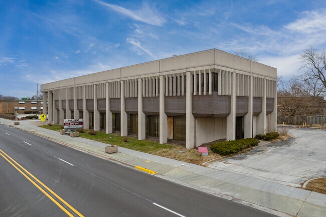 Plus de détails pour 555 Burnham Ave, Calumet City, IL - Bureau à vendre