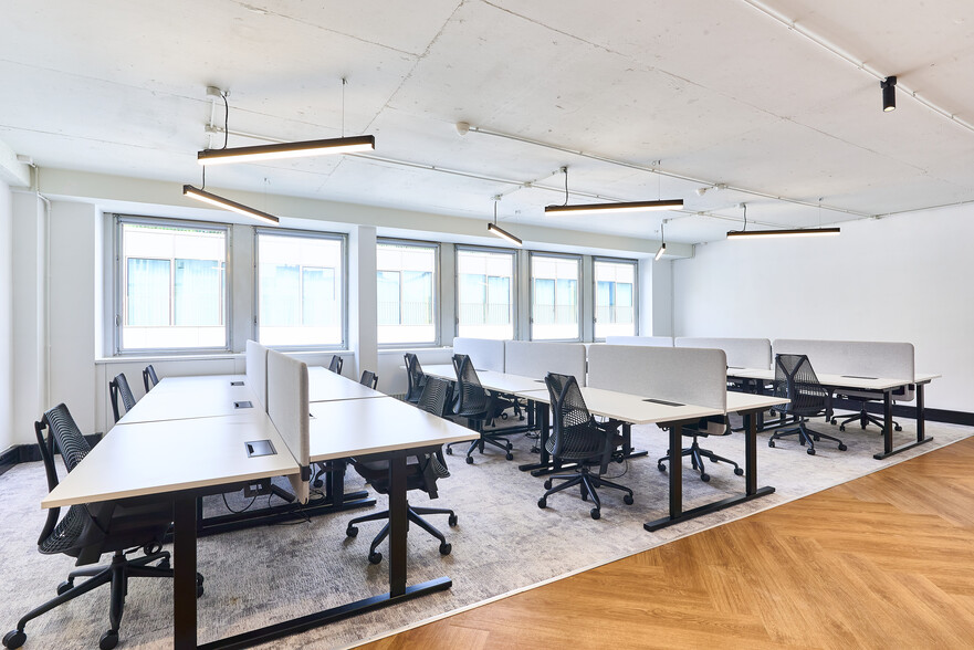 27 Rue De Surène, Paris for lease - Interior Photo - Image 2 of 12